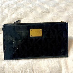 Black patent Michael Kors wristlet